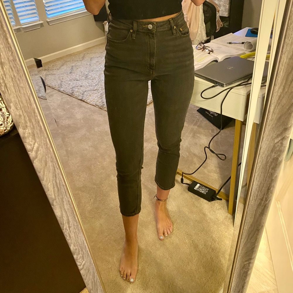 BDG black wash high waisted cropped jeans💕🤍